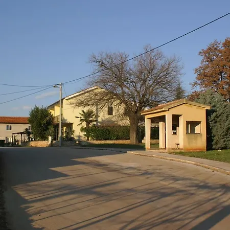Guest house Apartments And Rooms With A Swimming Pool Babici, Umag - 3046