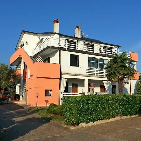 Guest house Apartments And Rooms With A Swimming Pool Babici, Umag - 3046 4*