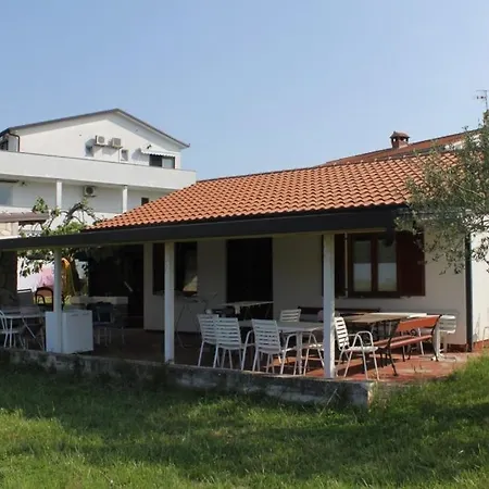 Apartments And Rooms With A Swimming Pool Babici, Umag - 3046 Guest house Umag