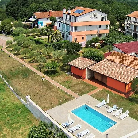 Guest house Apartments And Rooms With A Swimming Pool Babici, Umag - 3046