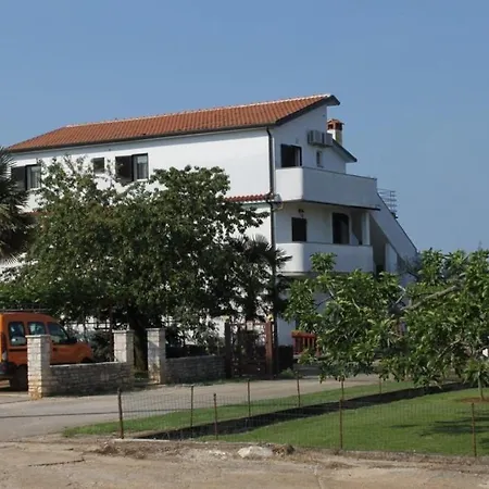 Apartments And Rooms With A Swimming Pool Babici, Umag - 3046 4*