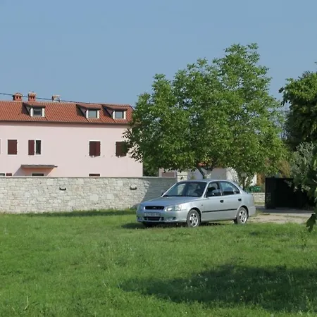 Guest house Apartments And Rooms With A Swimming Pool Babici, Umag - 3046 4*