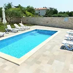 And With A Swimming Pool Babici, - 3046 우마그